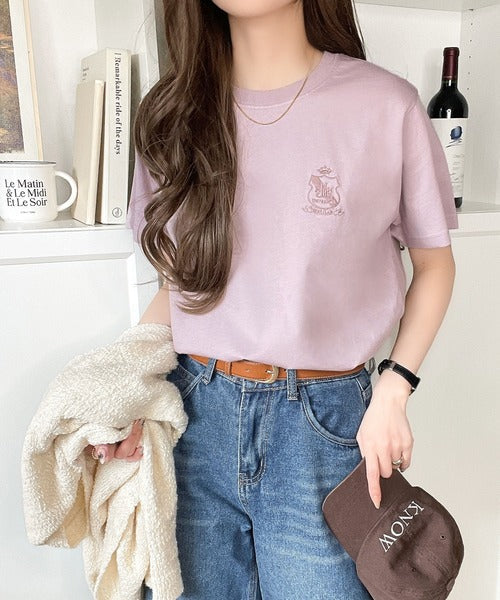 《JaVaジャバコラボ》カジュアルの格上げ。綿100％シルケット風素材 胸元エンブレム刺繍Tシャツ（半袖） jv1330012