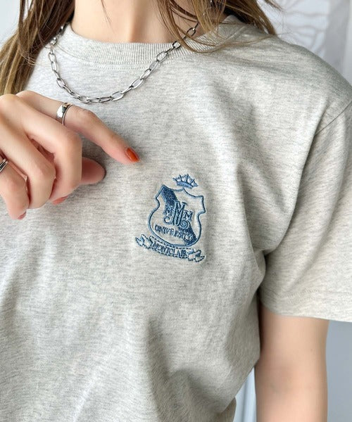 《JaVaジャバコラボ》カジュアルの格上げ。綿100％シルケット風素材 胸元エンブレム刺繍Tシャツ（半袖） jv1330012