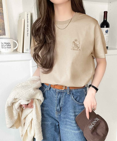 《JaVaジャバコラボ》カジュアルの格上げ。綿100％シルケット風素材 胸元エンブレム刺繍Tシャツ（半袖） jv1330012