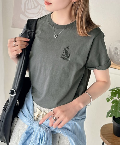 《JaVaジャバコラボ》カジュアルの格上げ。綿100％シルケット風素材 胸元エンブレム刺繍Tシャツ（半袖） jv1330012