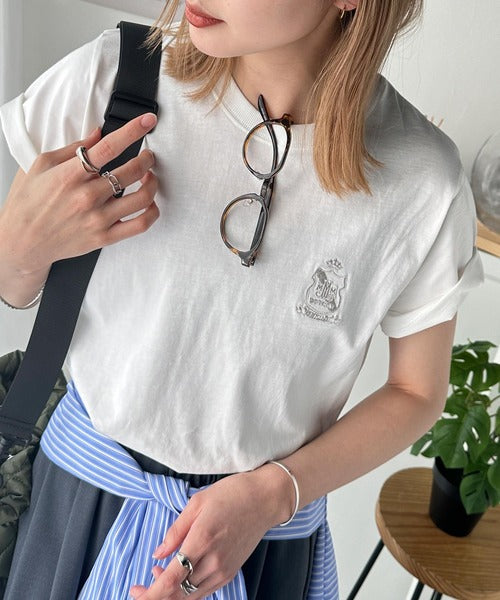 《JaVaジャバコラボ》カジュアルの格上げ。綿100％シルケット風素材 胸元エンブレム刺繍Tシャツ（半袖） jv1330012