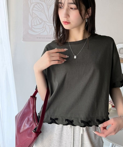 華やかさとこなれ感を両立！レースアップデザインクロップドＴシャツ(半袖) ce1010407