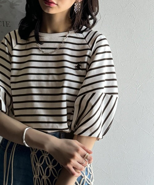 大人の上品シンプル。ワンポイント刺繍ランタンスリーブボーダートップス ce1330024