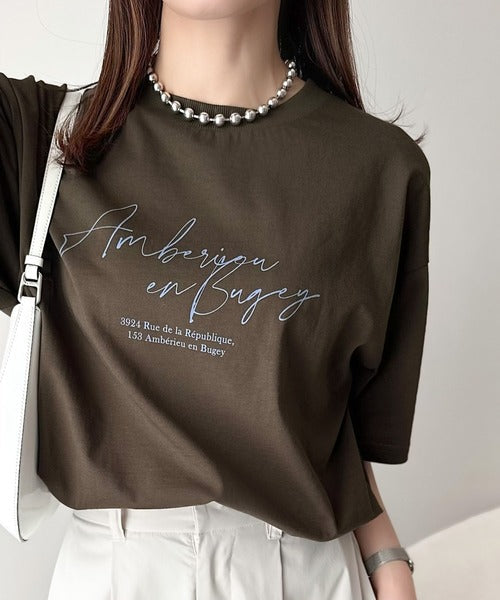 大人カジュアルに映える。綿100％胸元筆記体ロゴなめらかシルケット風Tシャツ（半袖） ce1330030