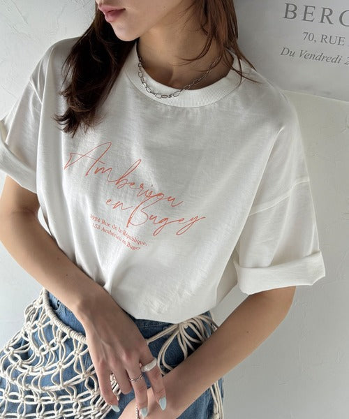 大人カジュアルに映える。綿100％胸元筆記体ロゴなめらかシルケット風Tシャツ（半袖） ce1330030