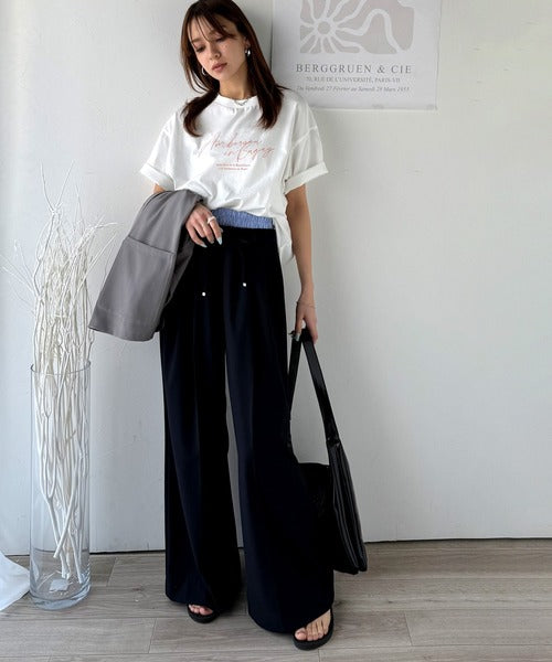 大人カジュアルに映える。綿100％胸元筆記体ロゴなめらかシルケット風Tシャツ（半袖） ce1330030