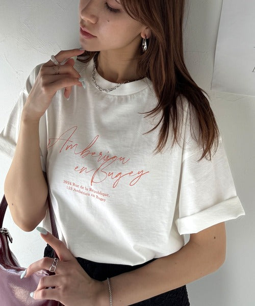 大人カジュアルに映える。綿100％胸元筆記体ロゴなめらかシルケット風Tシャツ（半袖） ce1330030