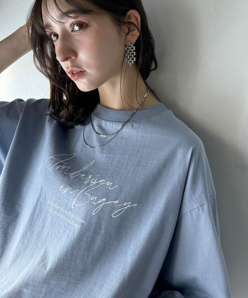 大人カジュアルに映える。綿100％胸元筆記体ロゴなめらかシルケット風Tシャツ（半袖） ce1330030