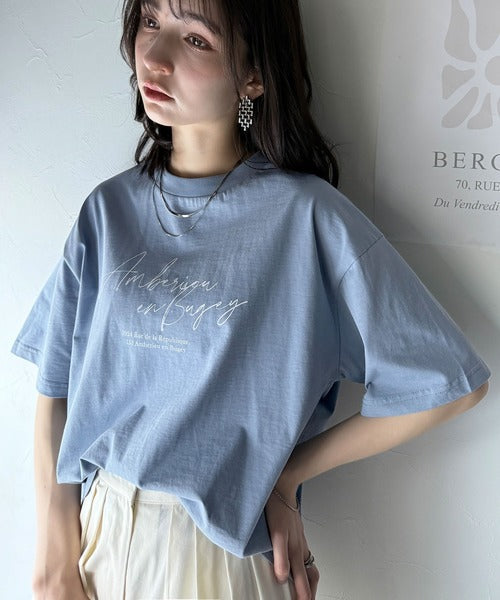 大人カジュアルに映える。綿100％胸元筆記体ロゴなめらかシルケット風Tシャツ（半袖） ce1330030