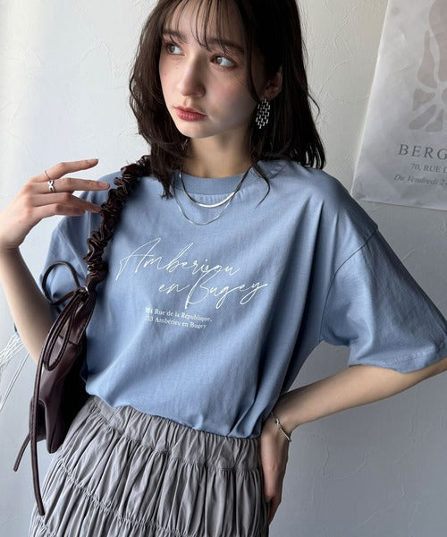 大人カジュアルに映える。綿100％胸元筆記体ロゴなめらかシルケット風Tシャツ（半袖） ce1330030