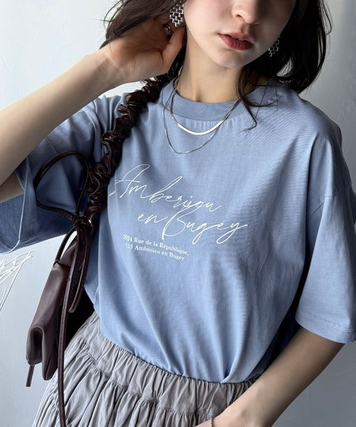 大人カジュアルに映える。綿100％胸元筆記体ロゴなめらかシルケット風Tシャツ（半袖） ce1330030
