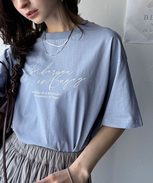 大人カジュアルに映える。綿100％胸元筆記体ロゴなめらかシルケット風Tシャツ（半袖） ce1330030