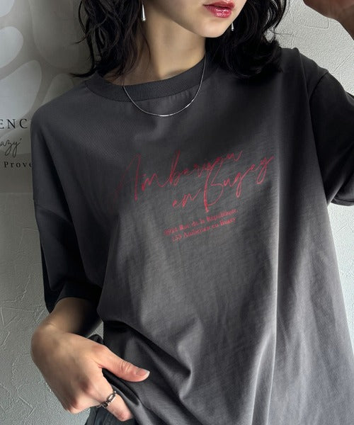 大人カジュアルに映える。綿100％胸元筆記体ロゴなめらかシルケット風Tシャツ（半袖） ce1330030