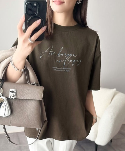 大人カジュアルに映える。綿100％胸元筆記体ロゴなめらかシルケット風Tシャツ（半袖） ce1330030