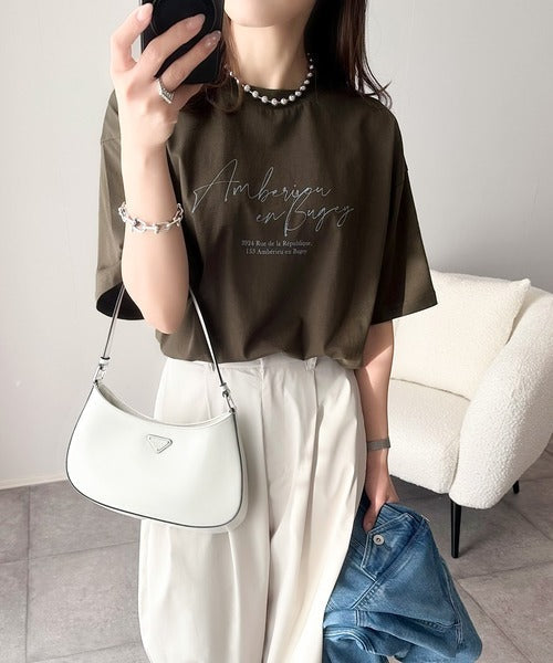 大人カジュアルに映える。綿100％胸元筆記体ロゴなめらかシルケット風Tシャツ（半袖） ce1330030