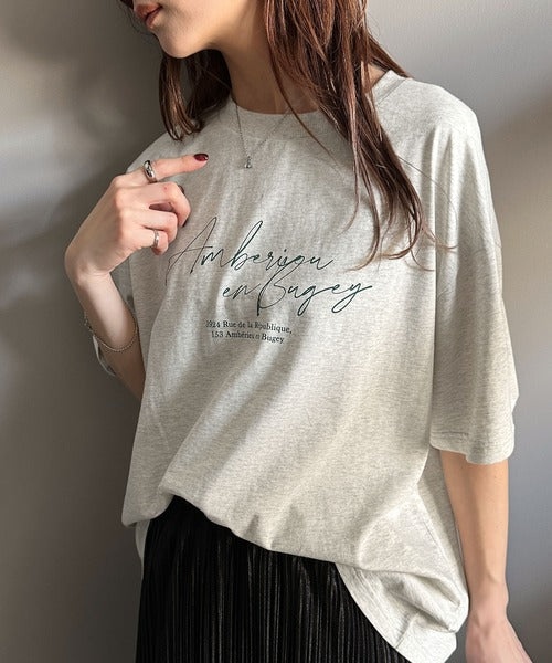 大人カジュアルに映える。綿100％胸元筆記体ロゴなめらかシルケット風Tシャツ（半袖） ce1330030