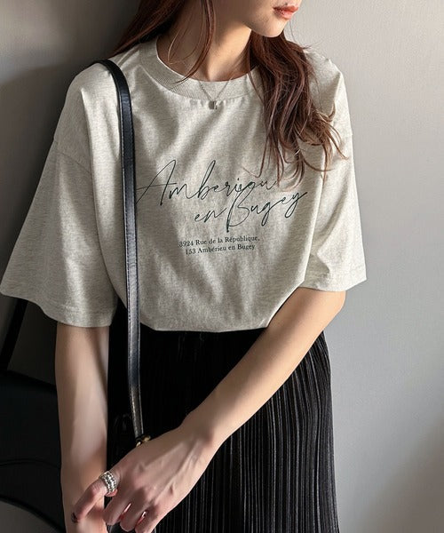 大人カジュアルに映える。綿100％胸元筆記体ロゴなめらかシルケット風Tシャツ（半袖） ce1330030
