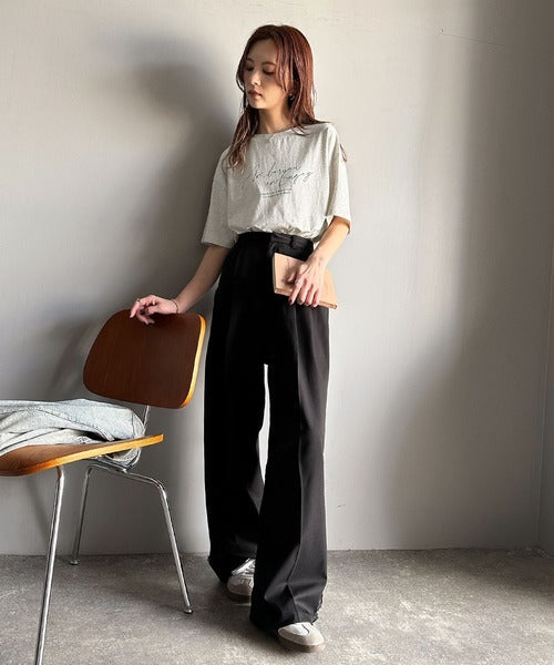 大人カジュアルに映える。綿100％胸元筆記体ロゴなめらかシルケット風Tシャツ（半袖） ce1330030