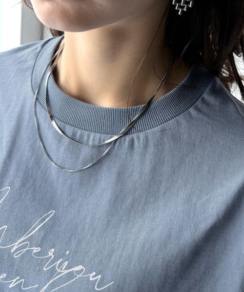 大人カジュアルに映える。綿100％胸元筆記体ロゴなめらかシルケット風Tシャツ（半袖） ce1330030