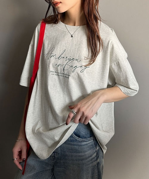 大人カジュアルに映える。綿100％胸元筆記体ロゴなめらかシルケット風Tシャツ（半袖） ce1330030