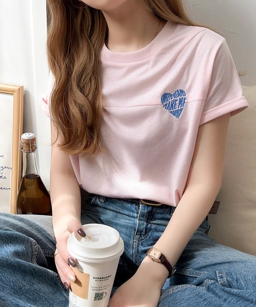大人のこなれたシンプルスタイル。タックデザインハート刺繍Tシャツ(半袖) ce1050287