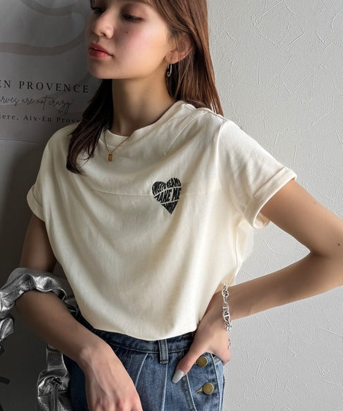 大人のこなれたシンプルスタイル。タックデザインハート刺繍Tシャツ(半袖) ce1050287
