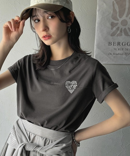 大人のこなれたシンプルスタイル。タックデザインハート刺繍Tシャツ(半袖) ce1050287