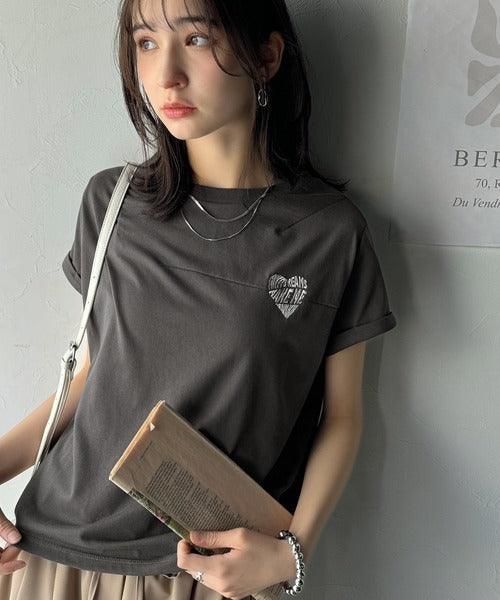 大人のこなれたシンプルスタイル。タックデザインハート刺繍Tシャツ(半袖) ce1050287
