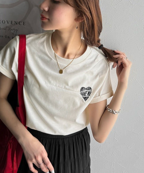 大人のこなれたシンプルスタイル。タックデザインハート刺繍Tシャツ(半袖) ce1050287