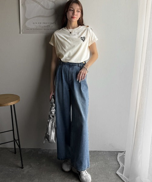 大人のこなれたシンプルスタイル。タックデザインハート刺繍Tシャツ(半袖) ce1050287