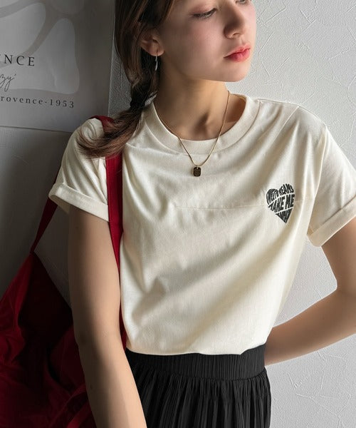 大人のこなれたシンプルスタイル。タックデザインハート刺繍Tシャツ(半袖) ce1050287