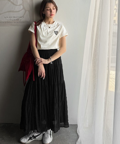 大人のこなれたシンプルスタイル。タックデザインハート刺繍Tシャツ(半袖) ce1050287