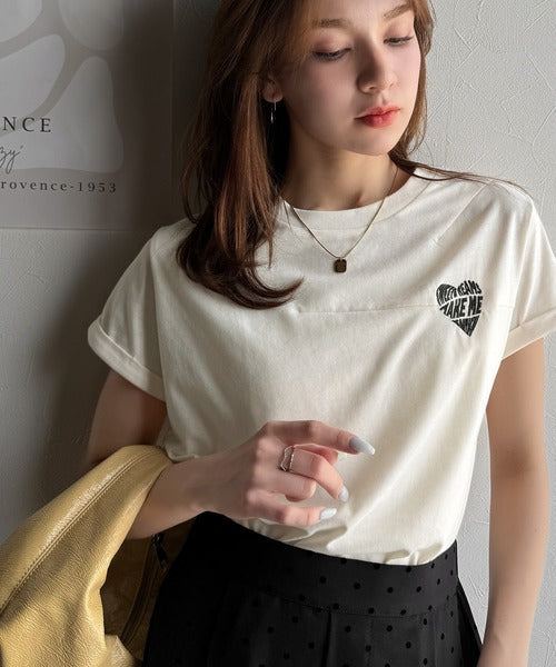 大人のこなれたシンプルスタイル。タックデザインハート刺繍Tシャツ(半袖) ce1050287