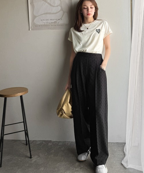 大人のこなれたシンプルスタイル。タックデザインハート刺繍Tシャツ(半袖) ce1050287