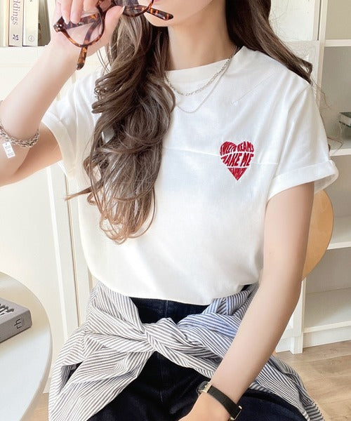 大人のこなれたシンプルスタイル。タックデザインハート刺繍Tシャツ(半袖) ce1050287