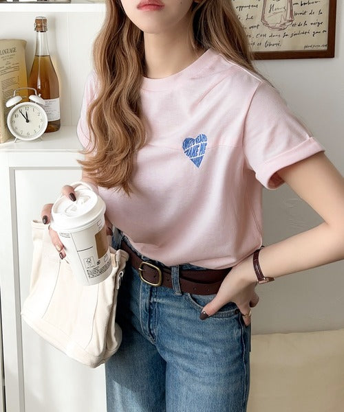 大人のこなれたシンプルスタイル。タックデザインハート刺繍Tシャツ(半袖) ce1050287
