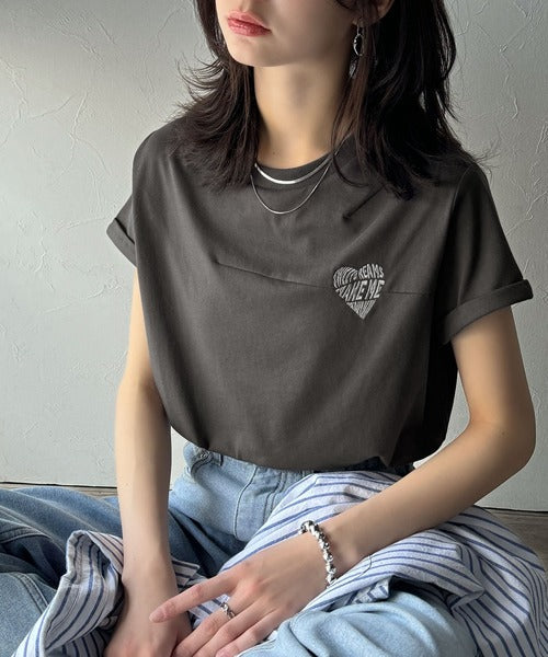 大人のこなれたシンプルスタイル。タックデザインハート刺繍Tシャツ(半袖) ce1050287