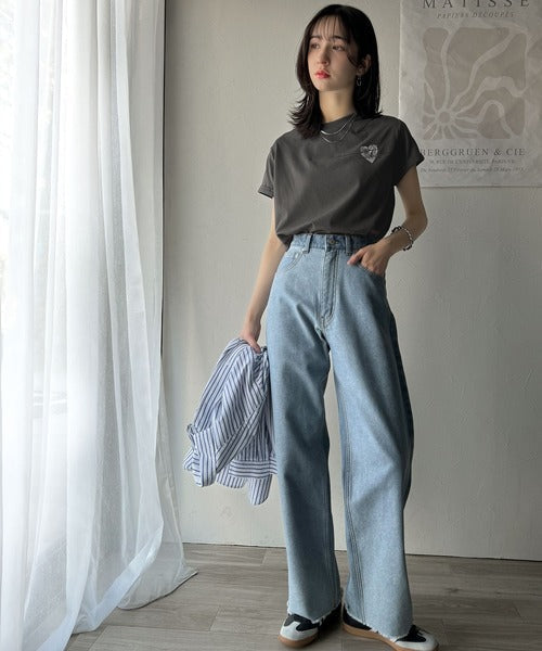 大人のこなれたシンプルスタイル。タックデザインハート刺繍Tシャツ(半袖) ce1050287