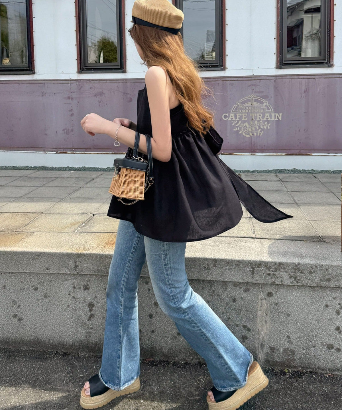 《AYA×クラシカルエルフコラボ》洗練された背中で魅せる大人リボンのこなれ感。リネン混バックリボンペプラムセットアップ ce1015434
