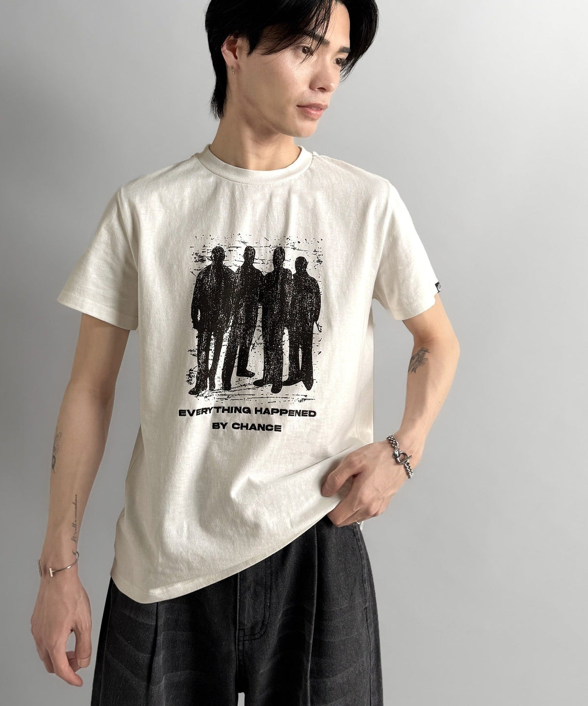 《Haruto×クラシカルエルフコラボ》綿100％メッセージ刺繍入りグラフィックTシャツ（半袖）/Embroidered Message Graphic T-Shirt co1010013