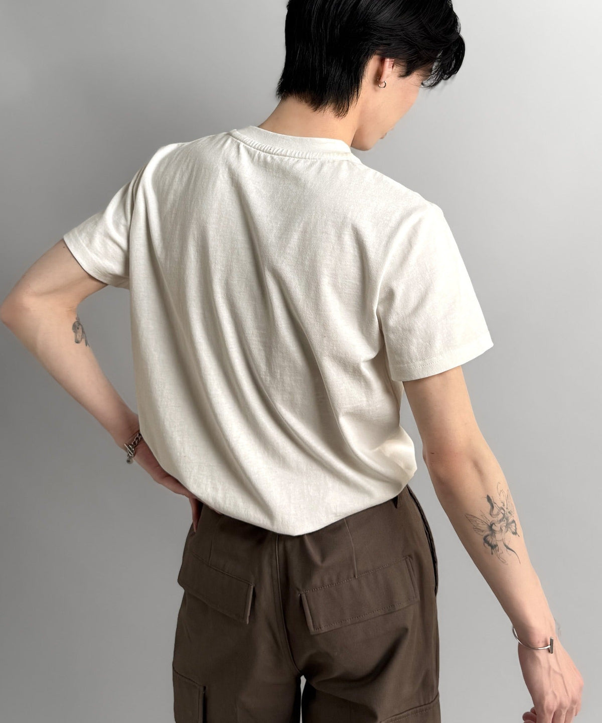《Haruto×クラシカルエルフコラボ》綿100％メッセージ刺繍入りグラフィックTシャツ（半袖）/Embroidered Message Graphic T-Shirt co1010013