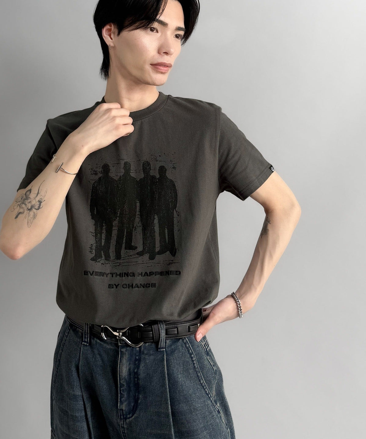 《Haruto×クラシカルエルフコラボ》綿100％メッセージ刺繍入りグラフィックTシャツ（半袖）/Embroidered Message Graphic T-Shirt co1010013