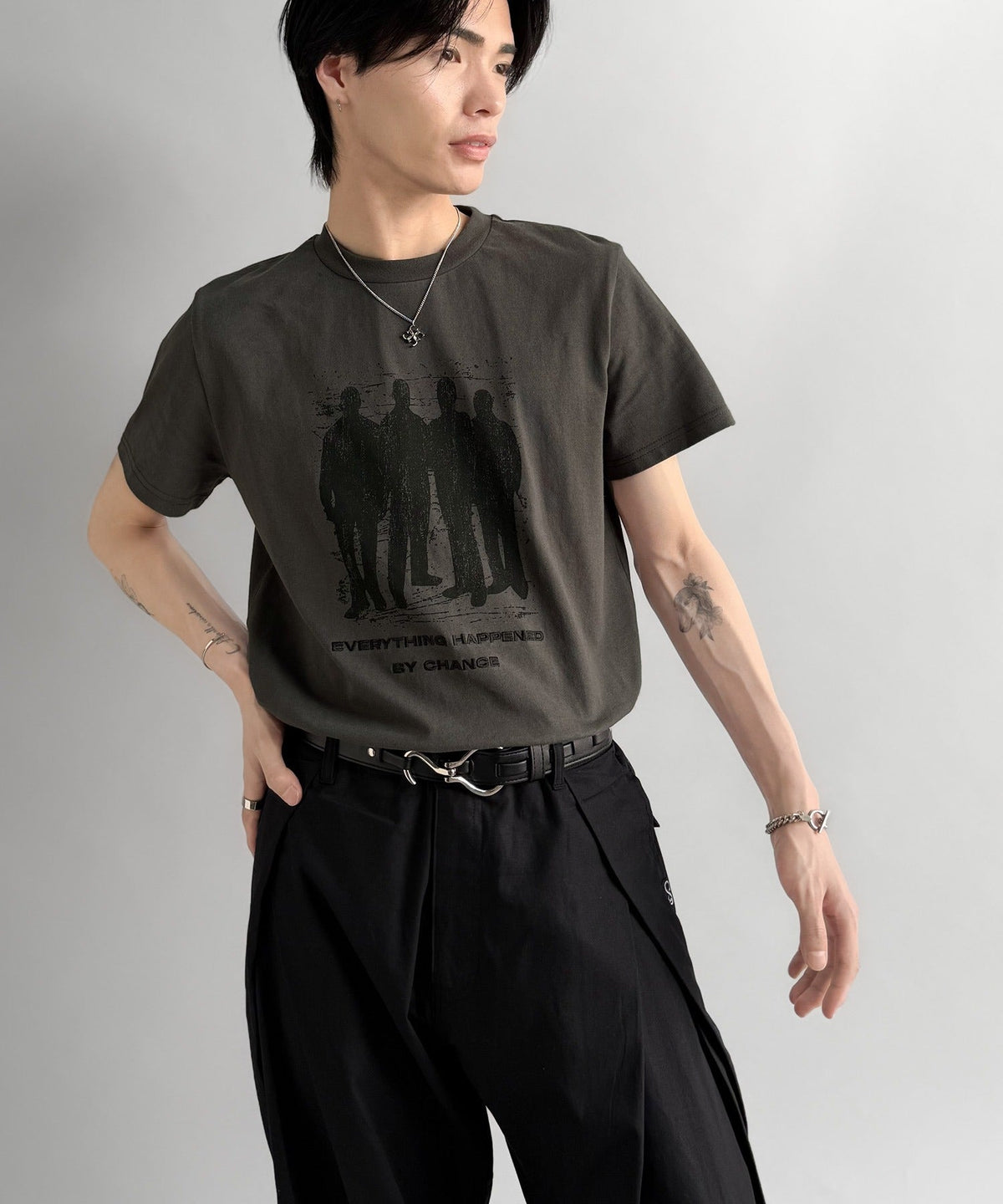 《Haruto×クラシカルエルフコラボ》綿100％メッセージ刺繍入りグラフィックTシャツ（半袖）/Embroidered Message Graphic T-Shirt co1010013