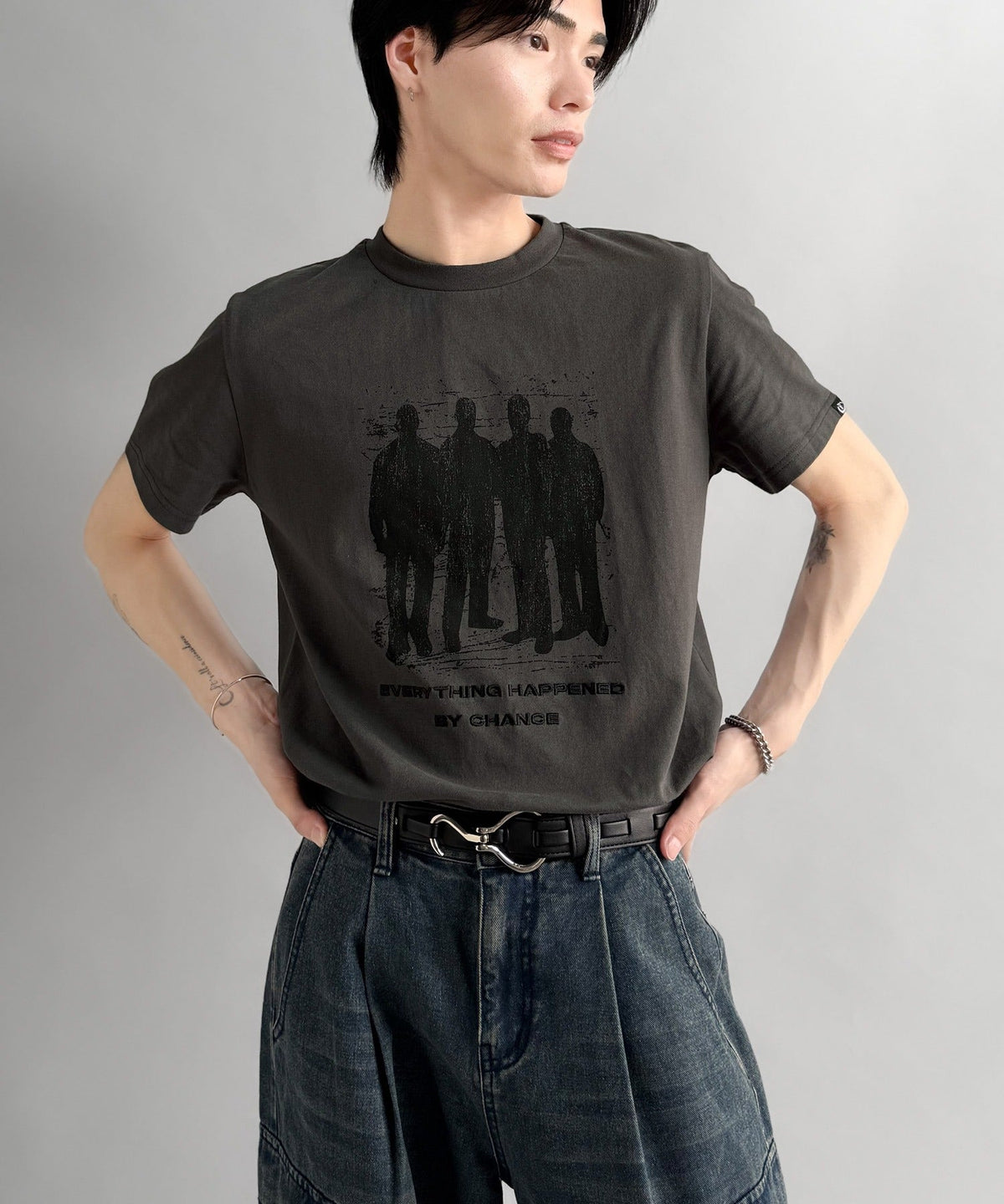 《Haruto×クラシカルエルフコラボ》綿100％メッセージ刺繍入りグラフィックTシャツ（半袖）/Embroidered Message Graphic T-Shirt co1010013