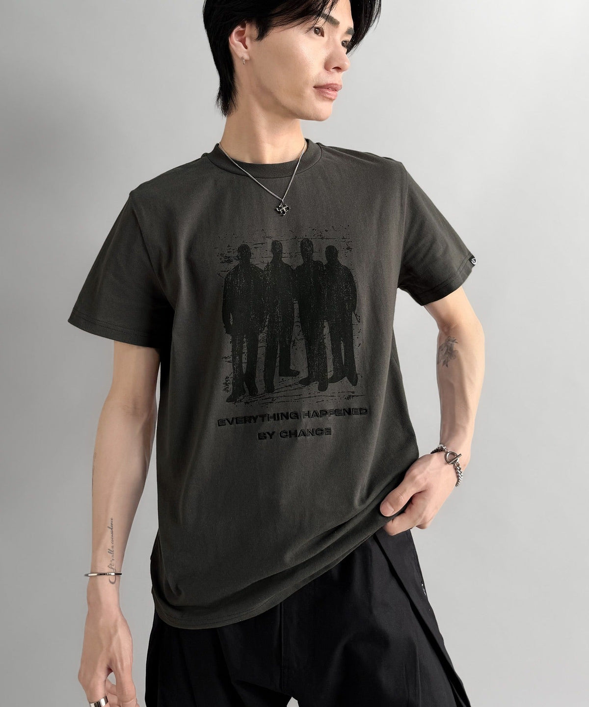 《Haruto×クラシカルエルフコラボ》綿100％メッセージ刺繍入りグラフィックTシャツ（半袖）/Embroidered Message Graphic T-Shirt co1010013