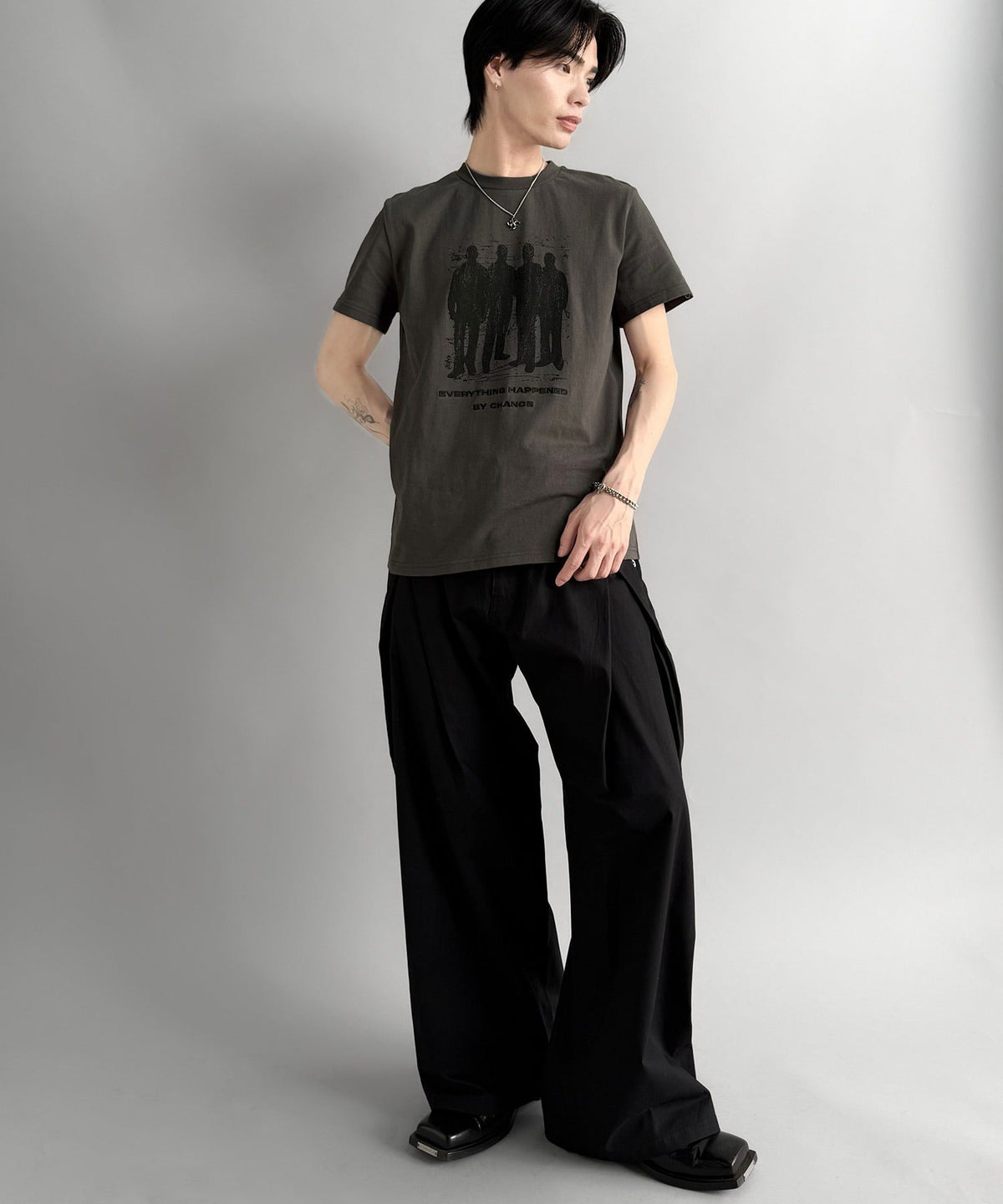 《Haruto×クラシカルエルフコラボ》綿100％メッセージ刺繍入りグラフィックTシャツ（半袖）/Embroidered Message Graphic T-Shirt co1010013