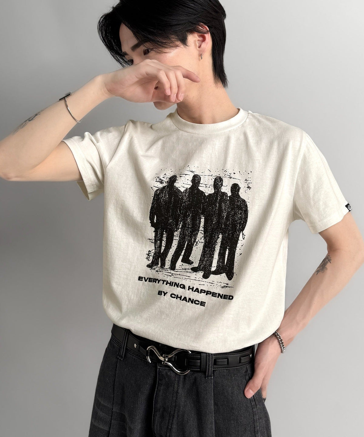 《Haruto×クラシカルエルフコラボ》綿100％メッセージ刺繍入りグラフィックTシャツ（半袖）/Embroidered Message Graphic T-Shirt co1010013