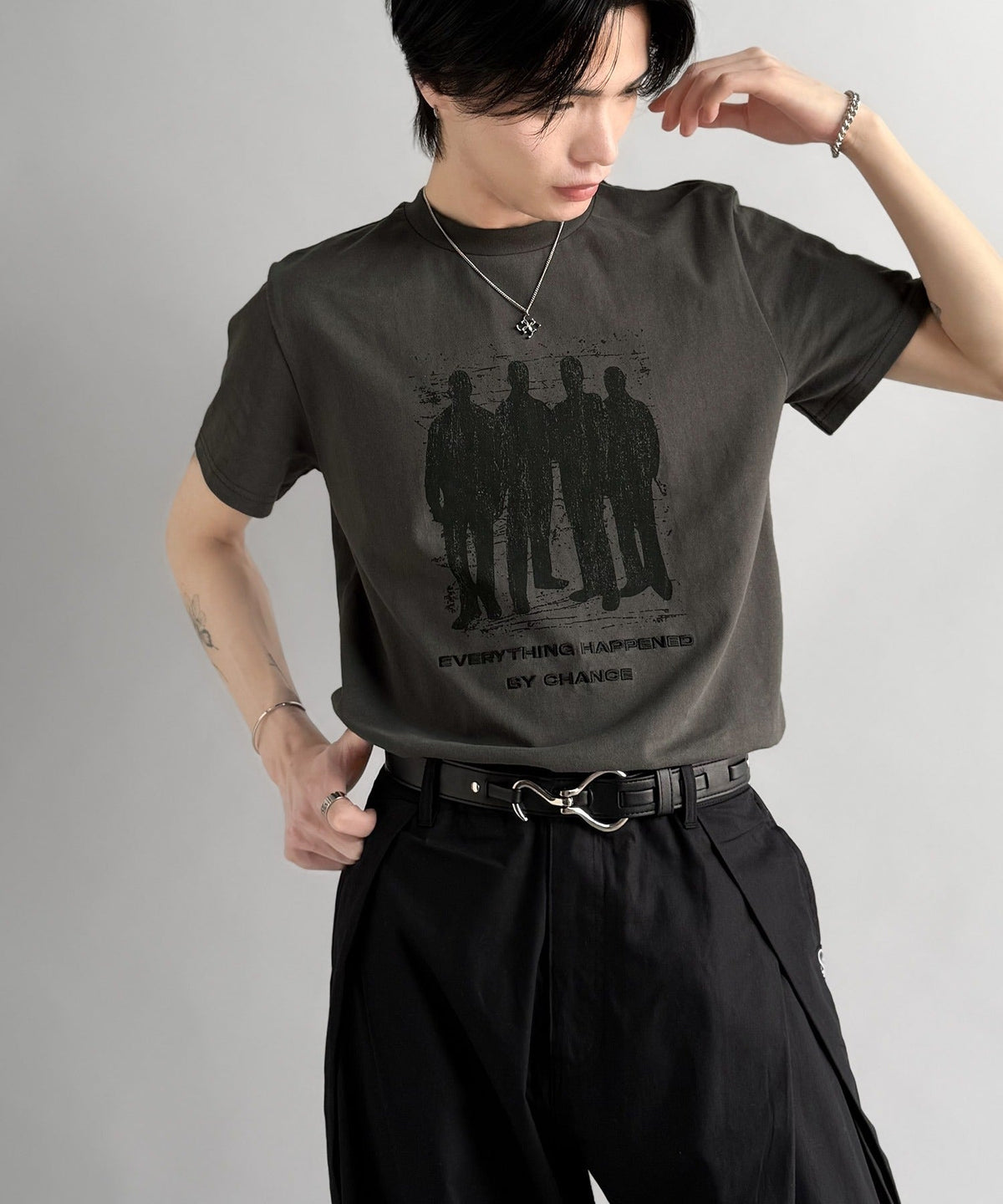《Haruto×クラシカルエルフコラボ》綿100％メッセージ刺繍入りグラフィックTシャツ（半袖）/Embroidered Message Graphic T-Shirt co1010013