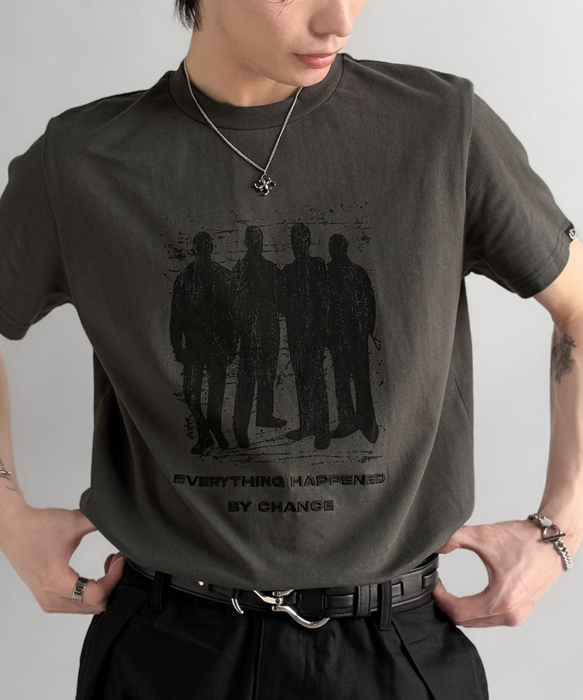 《Haruto×クラシカルエルフコラボ》綿100％メッセージ刺繍入りグラフィックTシャツ（半袖）/Embroidered Message Graphic T-Shirt co1010013