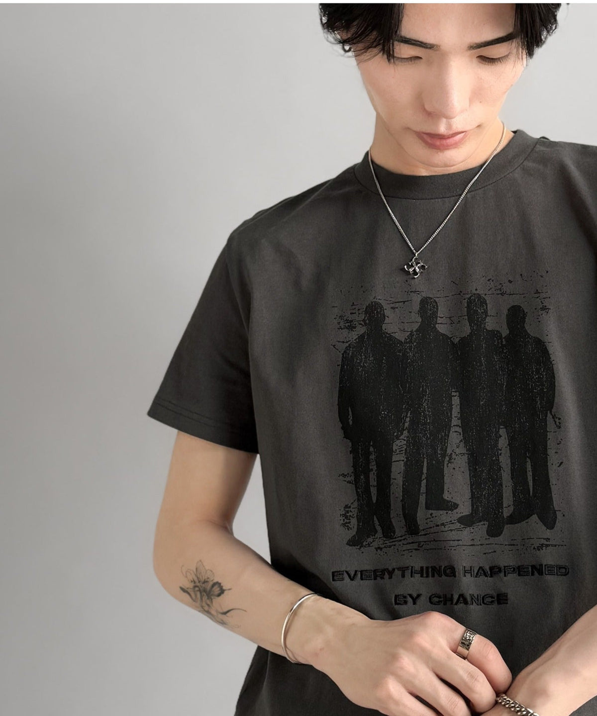 《Haruto×クラシカルエルフコラボ》綿100％メッセージ刺繍入りグラフィックTシャツ（半袖）/Embroidered Message Graphic T-Shirt co1010013
